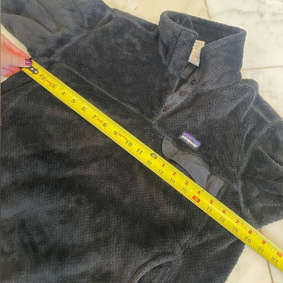Patagonia, women’s large, black high pile quarter snap fleece pullover jacket - Picture 6 of 7